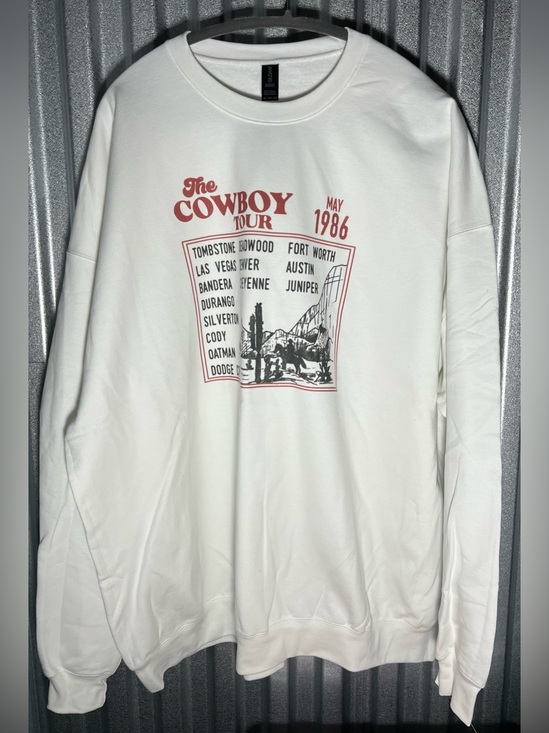 Gildan Tops - Gildan Crewneck Sweatshirt with Rust Red Cowboy Tour Graphic 3X NWOT